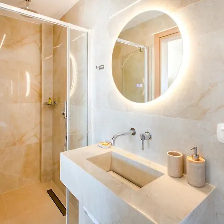 Anna Luxury By Travelpro Apartmán Flogita